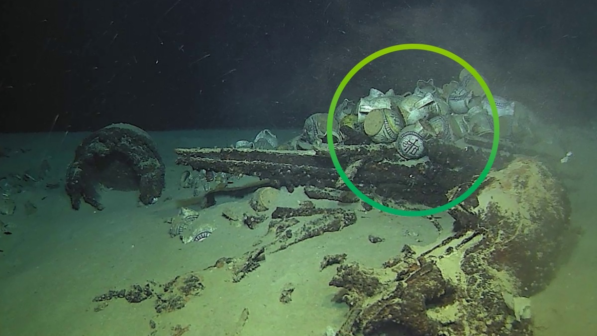 in 2.570 metern tiefe stößt die französische armee auf eine entdeckung