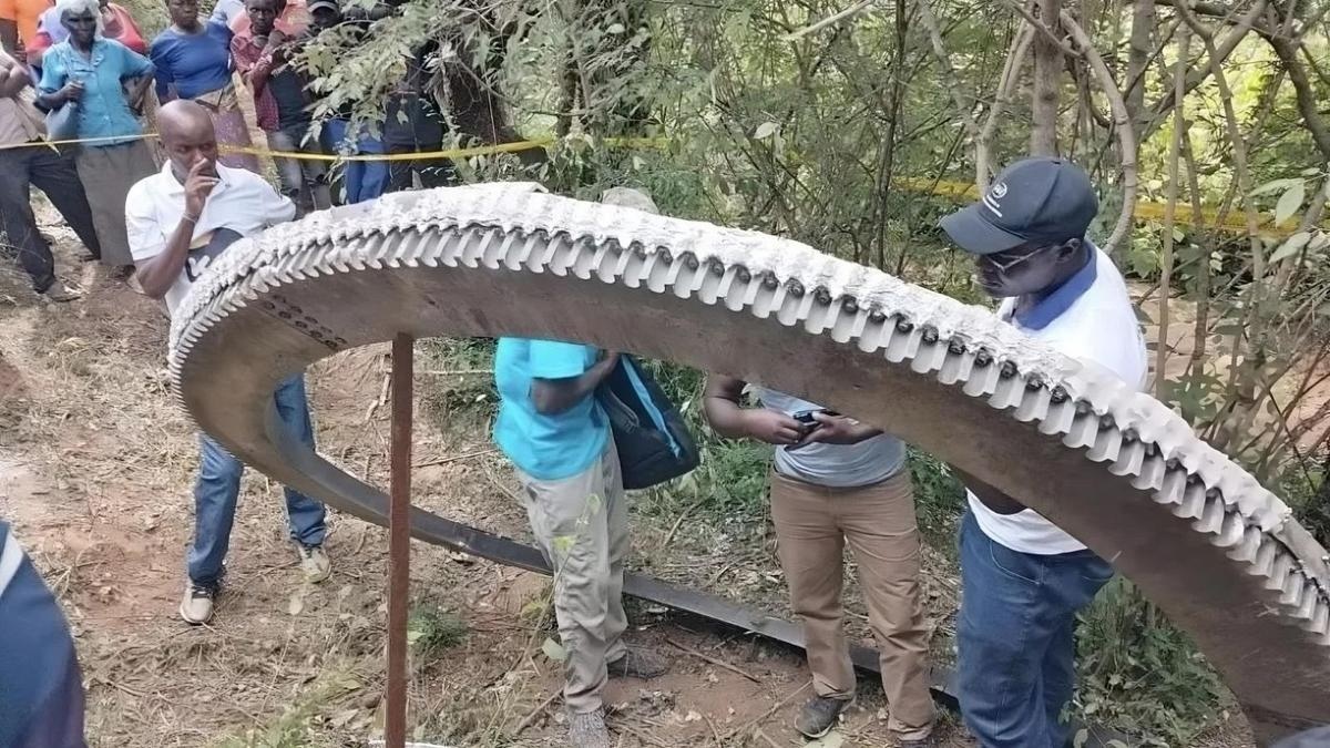 ein 500 kilogramm metallring fiel über kenia