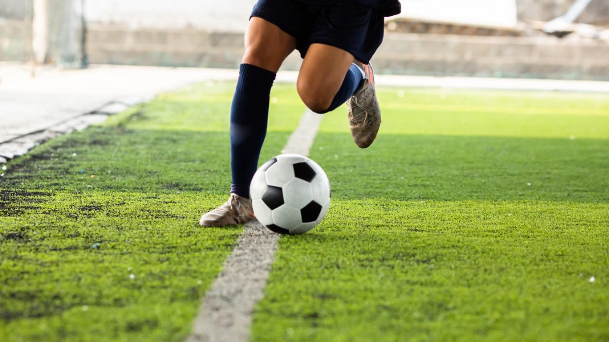 Bei der Geburt ausgesetzt, später Fußballstar: Heute Millionär – und nun fordern seine Eltern Geld von ihm
